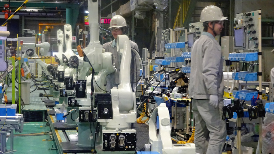 Một nhà máy sản xuất robot của hãng Kawasaki tại tỉnh Hyogo. Dây chuyền sản xuất các loại robot này phần lớn đã dịch chuyển tới Trung Quốc.  Ảnh: Nikkei Asian Rivew