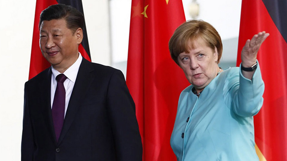Thủ tướng Angela Merkel (phải) trong một cuộc gặp với Chủ tịch Tập Cận Bình tại Đức.  Ảnh: Getty Images