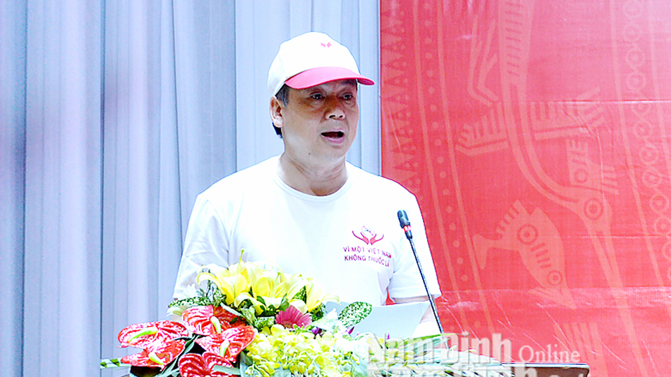 Đồng chí Trần Lê Đoài, TUV, Phó Chủ tịch UBND tỉnh, Trưởng Ban Chỉ đạo phòng, chống tác hại thuốc lá tỉnh phát biểu tại buổi lễ.