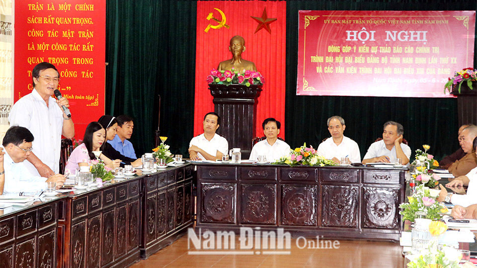 Đồng chí Đoàn Văn Hùng, Ủy viên Ban TVTU, Chủ tịch Ủy ban MTTQ tỉnh chủ trì hội nghị.
