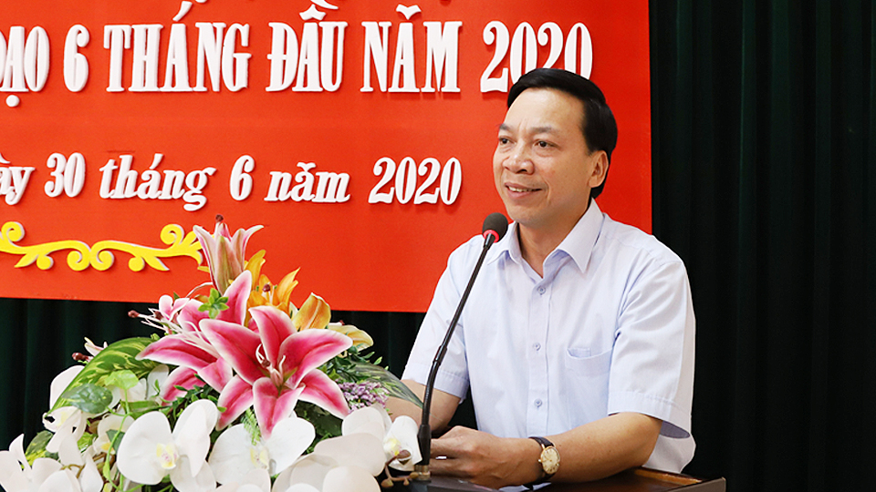 Đồng chí Trần Văn Chung, Phó Bí thư Thường trực Tỉnh ủy, Chủ tịch HĐND tỉnh phát biểu chỉ đạo tại hội nghị.