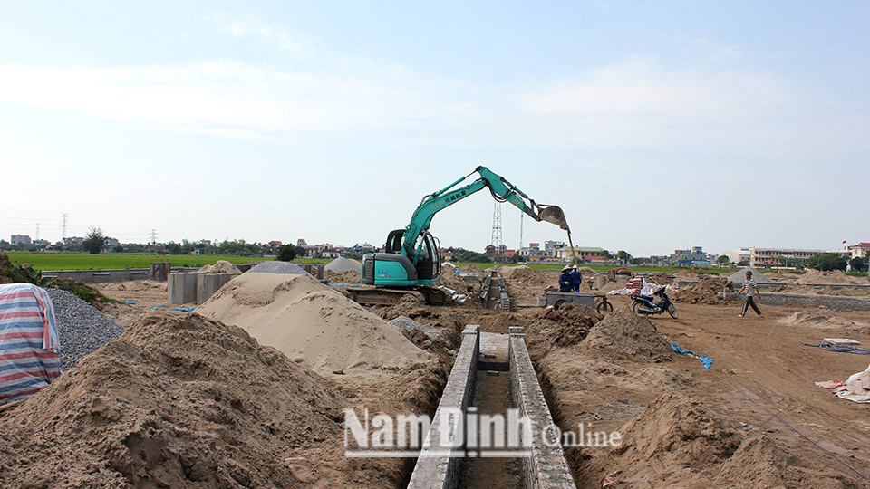 Đầu tư xây dựng hạ tầng khu dân cư tập trung xã Nam Tiến.