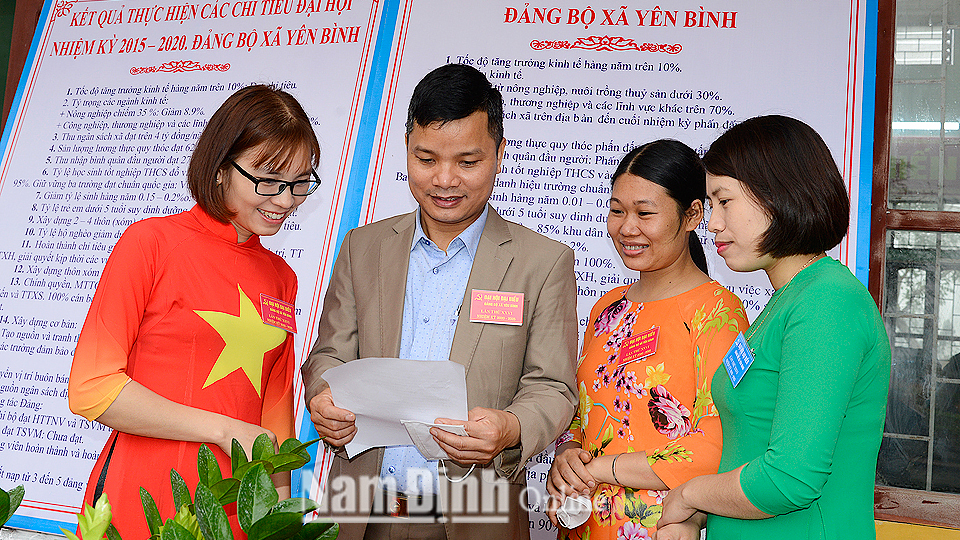 Các đại biểu tham dự Đại hội đại biểu Đảng bộ xã Yên Bình (Ý Yên), nhiệm kỳ 2020-2025 thảo luận về chương trình, mục tiêu phát triển kinh tế - xã hội ở địa phương.