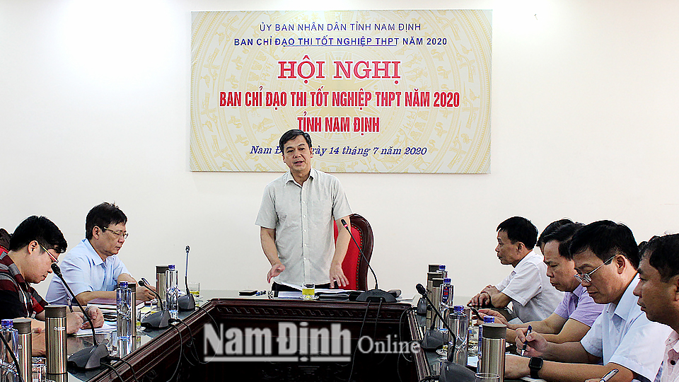Đồng chi Trần Lê Đoài, TUV, Phó Chủ tịch UBND tỉnh, Trưởng Ban Chỉ đạo thi tốt nghiệp THPT năm 2020 tỉnh Nam Định phát biểu tại hội nghị.