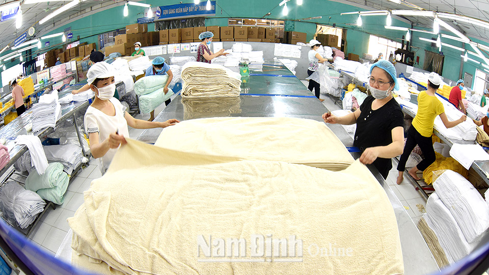 Công ty Cổ phần Dệt may Sơn Nam phát động phong trào thi đua thực hiện nhiệm vụ “kép” hoàn thành các chỉ tiêu sản xuất, kinh doanh chào mừng Đại hội Đảng bộ thành phố Nam Định lần thứ XVII.