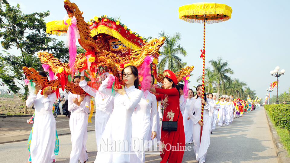 Rước kiệu trong lễ hội truyền thống Đền Trần, phường Lộc Vượng (TP Nam Định).    Ảnh: Viết Dư