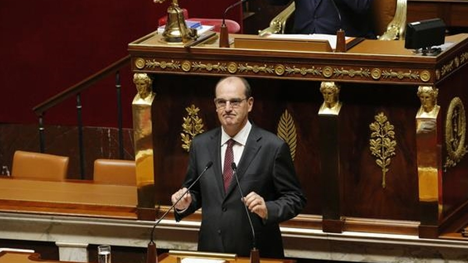 Thủ tướng Jean Castex phát biểu trước Quốc hội ngày 15-7. (Ảnh: Le Monde) 