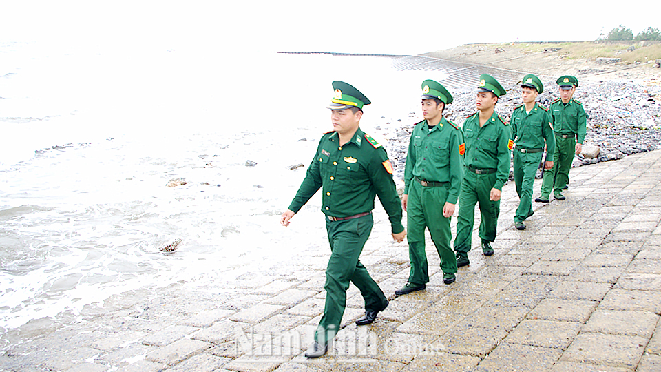 Cán bộ BĐBP tỉnh tuần tra, kiểm soát tuyến biên giới biển. Ảnh: Hoàng Tuấn