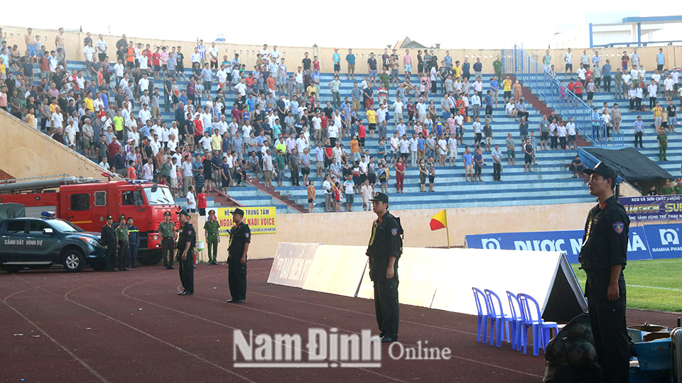 Các lực lượng chức năng đảm bảo an ninh trong các trận đấu tại Giải bóng đá vô địch quốc gia V.League.