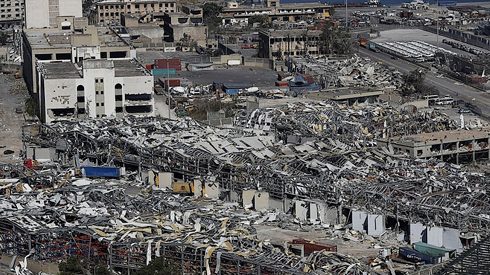 Toàn cảnh kho cảng tại Beirut, Lebanon sau vụ nổ kinh hoàng. (Ảnh: AP)