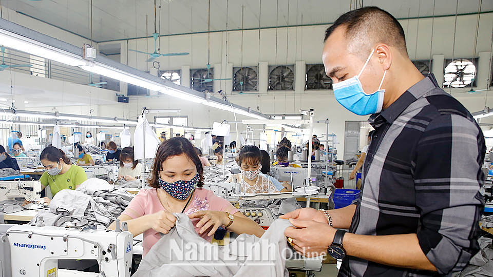 Công ty Cổ phần Sản xuất và Thương mại tổng hợp Xuân Trường, xã Xuân Ninh tạo việc làm cho nhiều lao động địa phương.