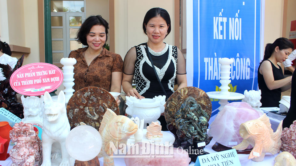 Các sản phẩm của hội viên phụ nữ thành phố Nam Định tham gia trưng bày, giới thiệu tại Ngày Phụ nữ khởi nghiệp năm 2020.