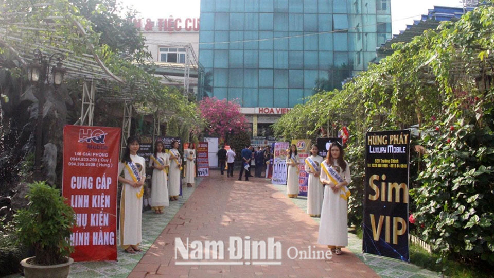 Doanh nghiệp tổ chức sự kiện hội nghị khách hàng tại Hoa Viên quán (thành phố Nam Định).