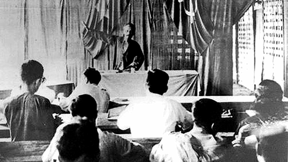 Bác Hồ nói chuyện với lớp chỉnh huấn cán bộ Đảng, dân, chính ở cơ quan Trung ương (6-2-1953). Ảnh: Tư liệu