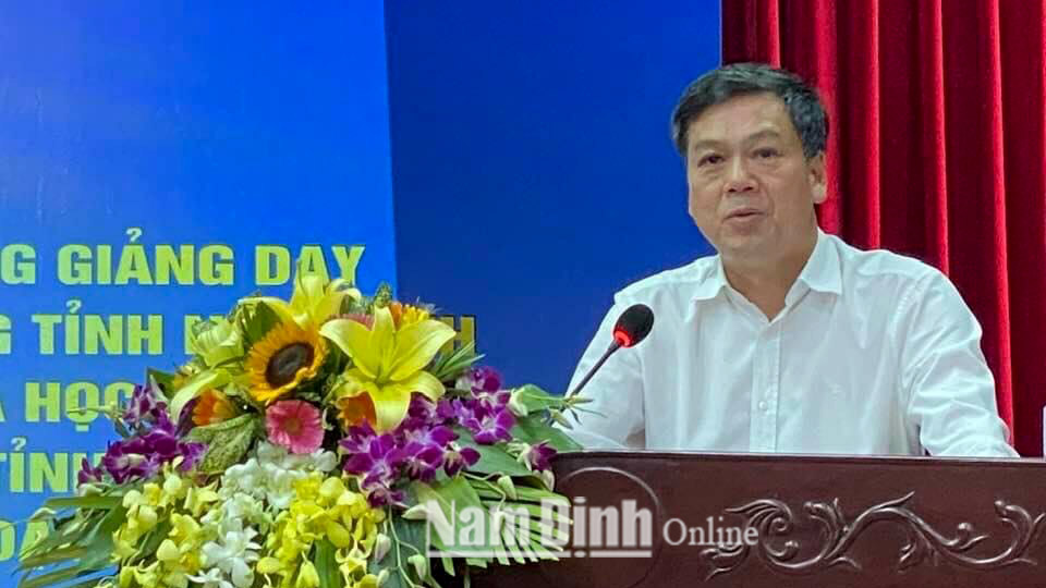 Đồng chí Trần Lê Đoài, TUV, Phó Chủ tịch UBND tỉnh phát biểu tại hội nghị.  Tin, ảnh: Minh Thuận