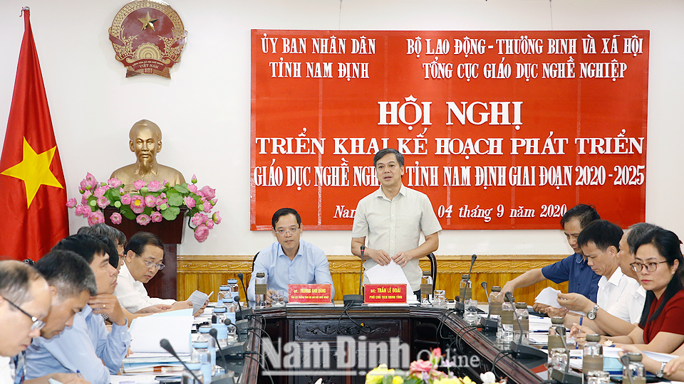 Đồng chí Trần Lê Đoài, TUV, Phó Chủ tịch UBND tỉnh phát biểu chỉ đạo tại hội nghị.