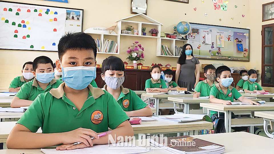Học sinh Trường Tiểu học Nguyễn Văn Trỗi (thành phố Nam Định) trong một giờ học.