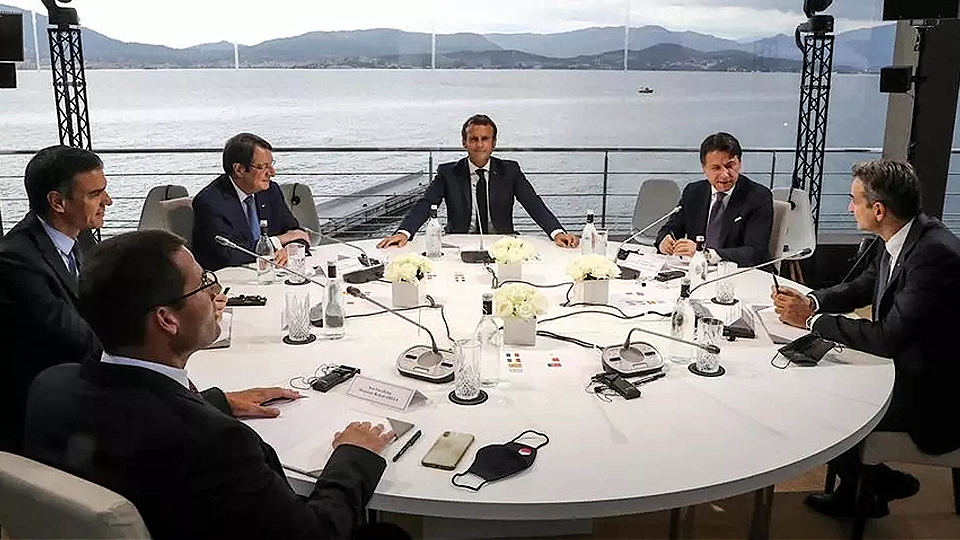 Tổng thống Pháp E.Ma-crông (G) họp thượng đỉnh Med7 với 6 nước ven Địa Trung Hải.  Ảnh: Roi-tơ