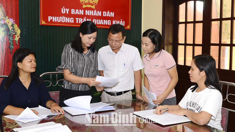 Đảng ủy phường Trần Quang Khải (thành phố Nam Định) trao đổi kinh nghiệm hoạt động kiểm tra, giám sát, thi hành kỷ luật trong Đảng bộ.