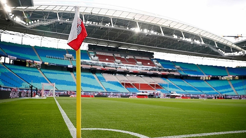 Phần lớn các giải đấu lớn của bóng đá thế giới đều đang diễn ra trên sân không có khán giả do ảnh hưởng của Covid-19. (Ảnh: Reuters)