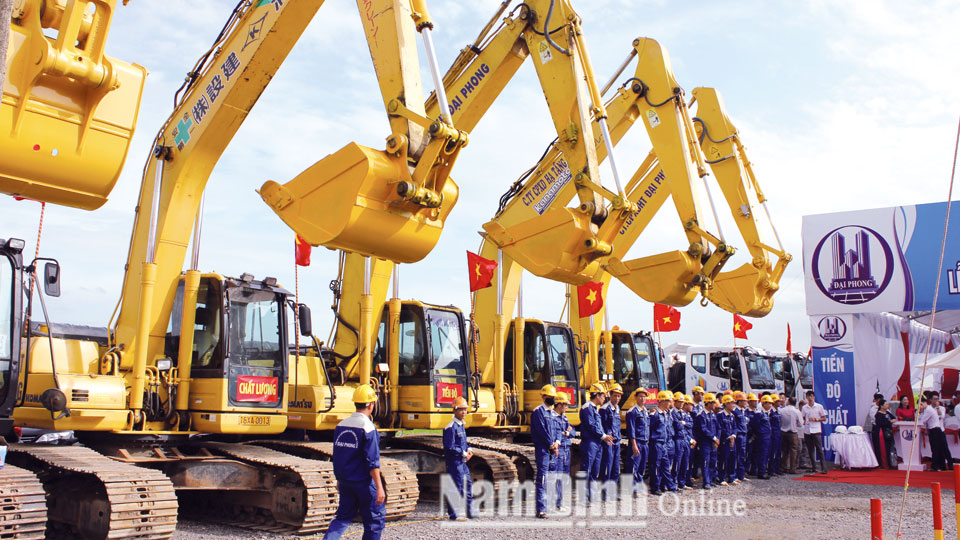 Quang cảnh Lễ khởi công xây dựng tuyến đường bộ ven biển, đoạn qua tỉnh Nam Định ngày 18-9-2020 tại xã Giao An (Giao Thủy).