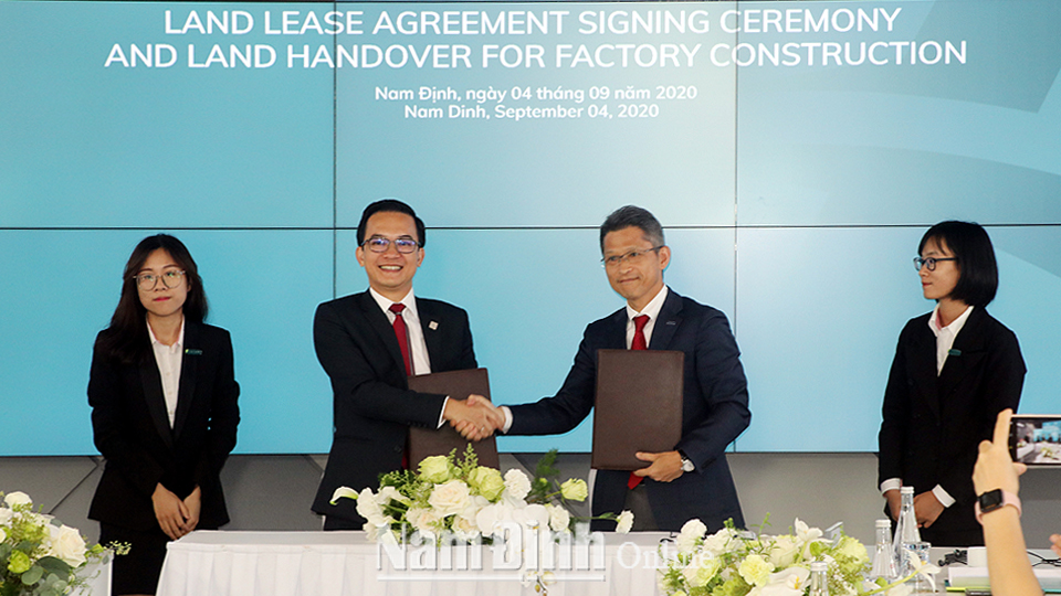 Tập đoàn Địa ốc Cát Tường (Aurora IP) ký kết, bàn giao hợp đồng thuê đất trong KCN Dệt may Rạng Đông cho nhà đầu tư thứ cấp.