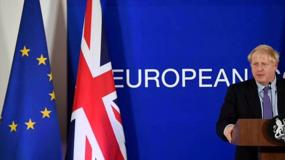 Thủ tướng Anh Boris Johnson phát biểu trong một buổi họp báo tại thượng đỉnh Liên hiệp châu Âu về Brexit, Bruxelles, Bỉ.  Ảnh: REUTERS/Toby Melville