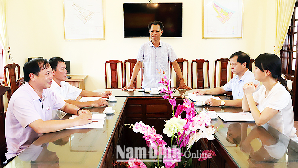 Thường trực Đảng ủy thị trấn Ngô Đồng làm việc với các chi bộ tìm giải pháp nâng cao năng lực, sức chiến đấu của tổ chức cơ sở đảng.