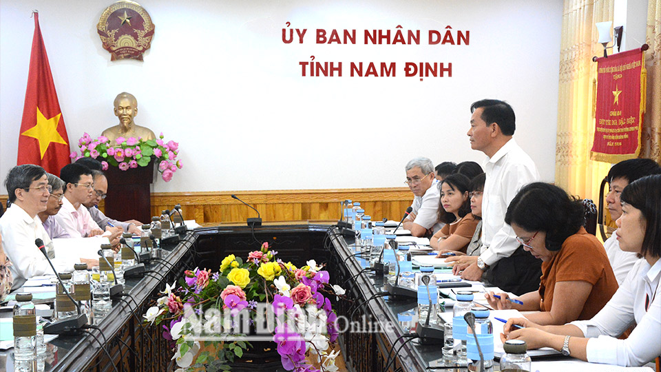 Đồng chí Nguyễn Phùng Hoan, Ủy viên Ban TVTU, Phó Chủ tịch UBND tỉnh phát biểu tại buổi làm việc.