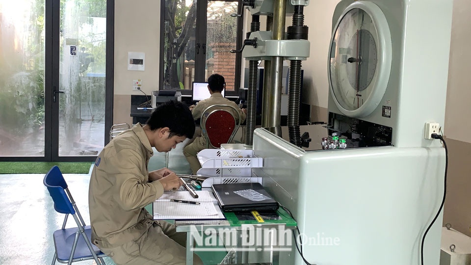 Kiểm định chất lượng kim loại tại Công ty TNHH Thắng Lợi, CCN An Xá (thành phố Nam Định).