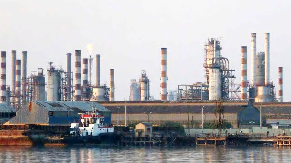 Một cơ sở khai thác dầu ở Iran.  Ảnh: Internet