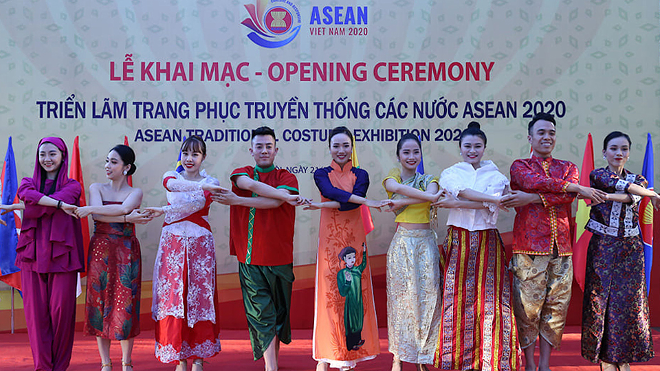 Trang phục truyền thống của các nước ASEAN.
