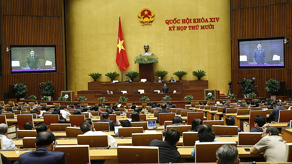 Bộ trưởng Bộ Giao thông Vận tải Nguyễn Văn Thể giải trình ý kiến của đại biểu Quốc hội nêu. Ảnh: Doãn Tấn - TTXVN