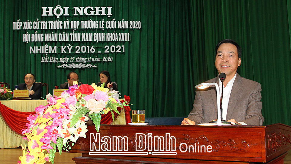Đồng chí Trần Văn Chung, Chủ tịch HĐND tỉnh phát biểu tại buổi tiếp xúc cử tri tại huyện Hải Hậu Ảnh: Thu Thủy