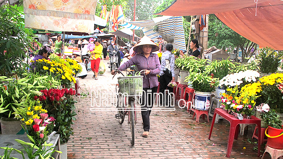 Chợ Hành Thiện xã Xuân Hồng (Xuân Trường) quy hoạch gọn gàng, đảm bảo các tiêu chí chợ trong xây dựng nông thôn mới.