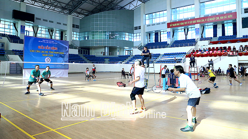 Giải cầu lông các câu lạc bộ tỉnh năm 2020 được tổ chức tại Cung Thể thao tỉnh (thành phố Nam Định).