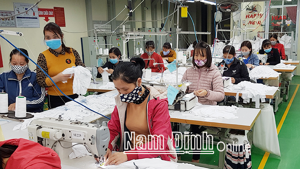 Sản xuất tại Công ty TNHH Kiara Garments, thị trấn Cát Thành (Trực Ninh).