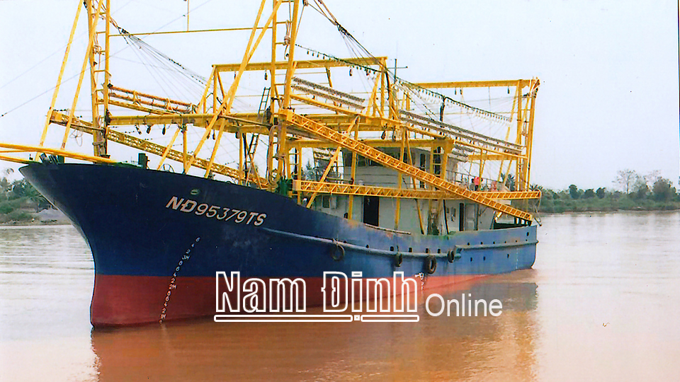 Tàu cá vỏ thép đóng mới theo Nghị định 67 của chủ tàu Trần Văn Kiên, xã Nghĩa Hải (Nghĩa Hưng). Ảnh: Do cơ sở cung cấp