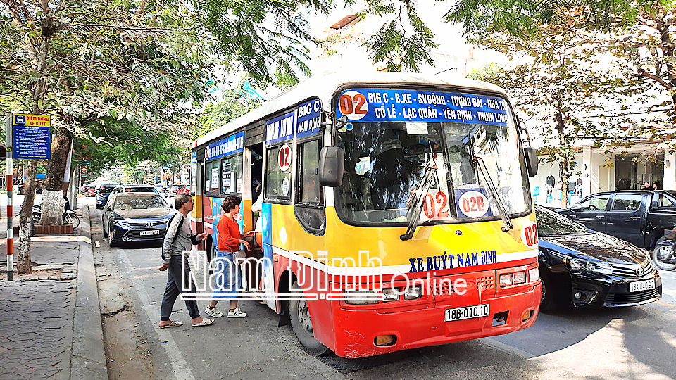 Tuyến xe buýt NĐ02 từ thành phố Nam Định đi thị trấn Thịnh Long (Hải Hậu) do Công ty Cổ phần Xuân Thiệu khai thác.