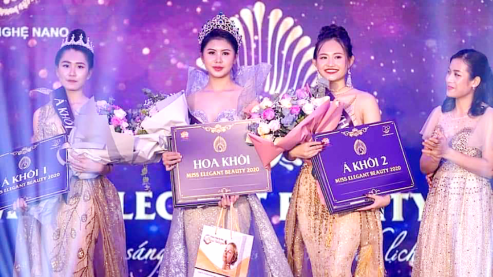 Hoa khôi thanh lịch 2020 Phan Thị Kiều Trinh đăng quang trong đêm chung kết.