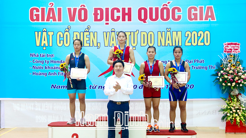 Vận động viên Trần Thị Ánh Tuyết giành Huy chương Vàng hạng cân 59kg tại Giải vô địch quốc gia vật cổ điển, vật tự do năm 2020.