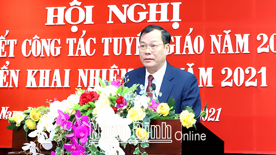 Đồng chí Lê Quốc Chỉnh, Phó Bí thư Thường trực Tỉnh ủy, Chủ tịch HĐND tỉnh phát biểu tại hội nghị.