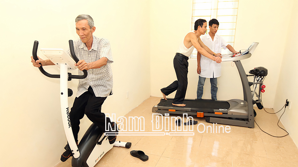 Trung tâm Điều dưỡng người có công tỉnh cơ sở 1 xã Hải Xuân (Hải Hậu) có đầy đủ trang thiết bị luyện tập thể dục phục hồi sức khỏe.