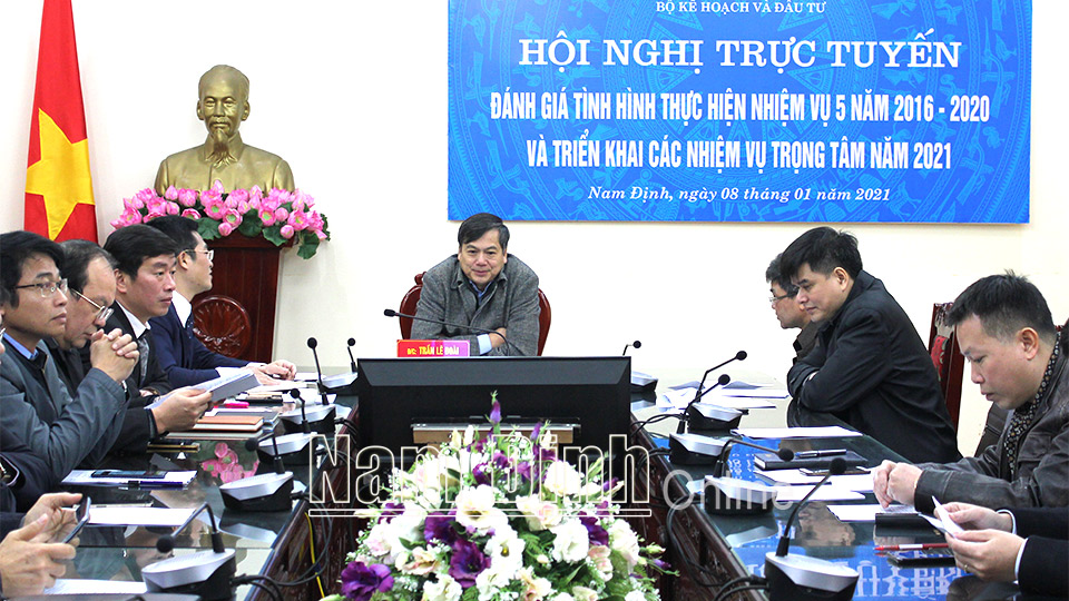 Đồng chí Trần Lê Đoài, TUV, Phó Chủ tịch UBND tỉnh và các đại biểu  dự hội nghị tại điểm cầu tỉnh ta.