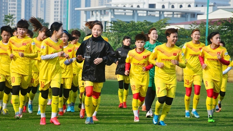 Đội tuyển nữ Việt Nam tích cực tập luyện. 