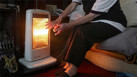 Trang bị thiết bị sưởi ấm cho người cao tuổi mắc hen trong mùa lạnh.