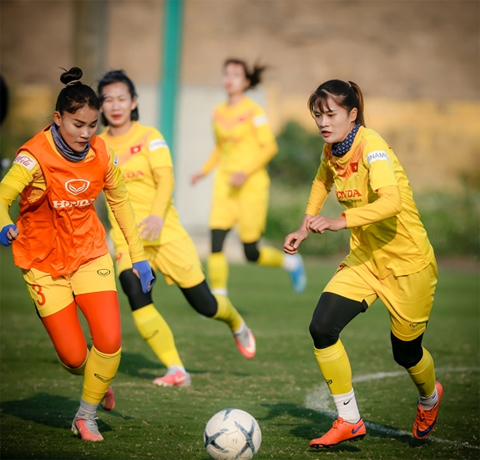 Đội tuyển nữ Quốc gia tập luyện chuẩn bị thi đấu giao hữu. Ảnh: Hồ Hải Hoàng.