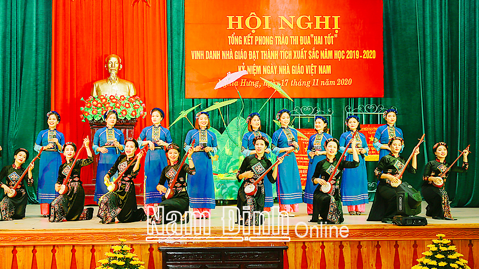 Một chương trình biểu diễn nghệ thuật của ngành GD và ĐT huyện Nghĩa Hưng nhân kỷ niệm Ngày Nhà giáo Việt Nam 20-11.
