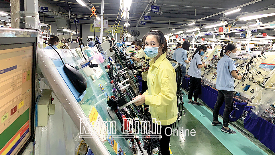 Sản xuất tại Công ty Hệ thống dây dẫn Sumi Việt Nam (KCN Bảo Minh).