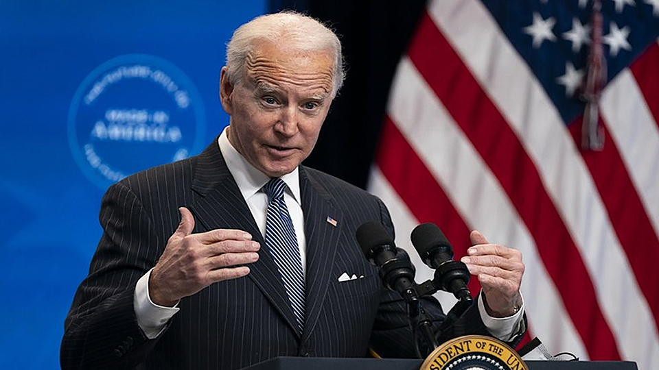 Ông Biden trả lời câu hỏi của phóng viên trong cuộc họp báo tại Nhà trắng, ngày 25-1. (Ảnh: AP)